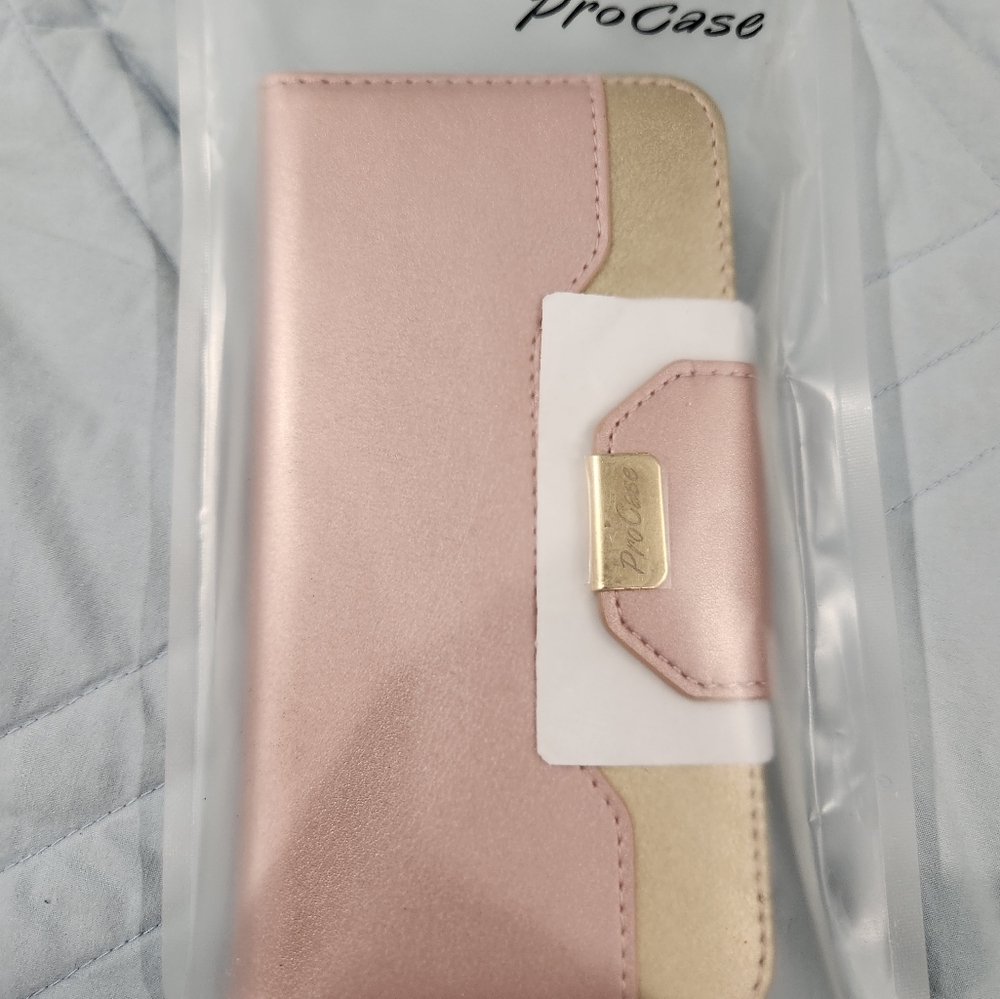 COPY - NWT! Still in packaging. Samsung Galaxy S10e phone case.